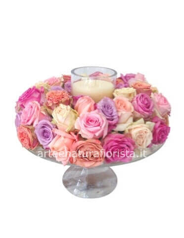 Centrotavola basso di rose e candela