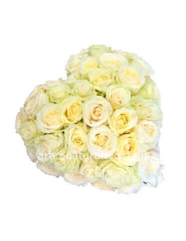 Cuore di rose bianche 30 cm