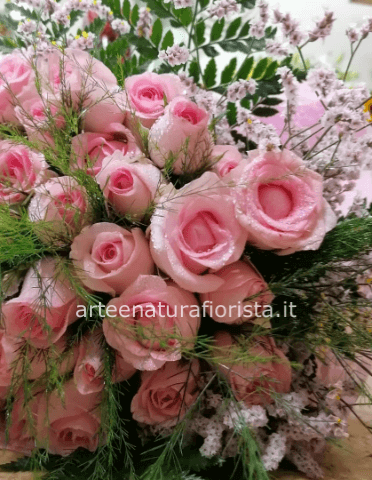 Mazzo con rose rosa