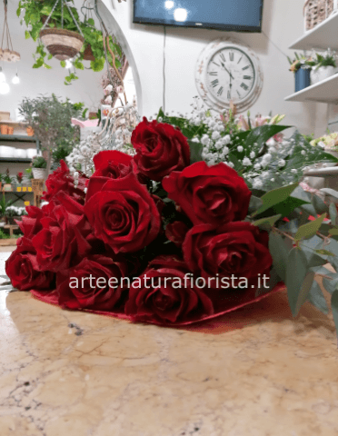 12 rose rosse