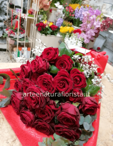 24 rose rosse Ecuador 80 cm