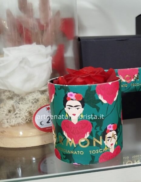 Rosa stabilizzata con packaging Frida kalo