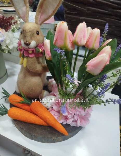Composizione artificiale con coniglio